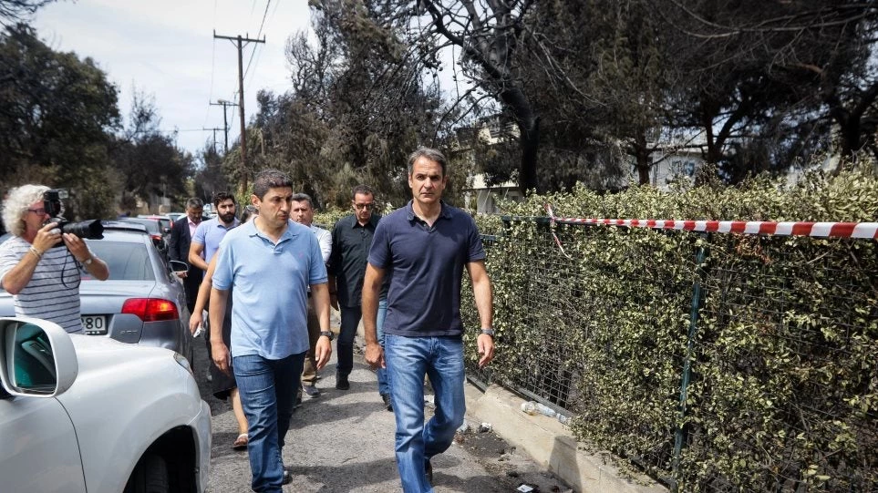 Επίσκεψη του Κυριάκου Μητσοτάκη στη βάση των καναντέρ στην Ελευσίνα